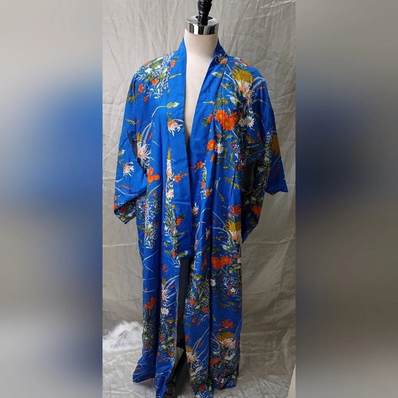 VTG KIMONO Excellent Quality Robe Made in Japan Blue floral SILK - Picture 1 of 10